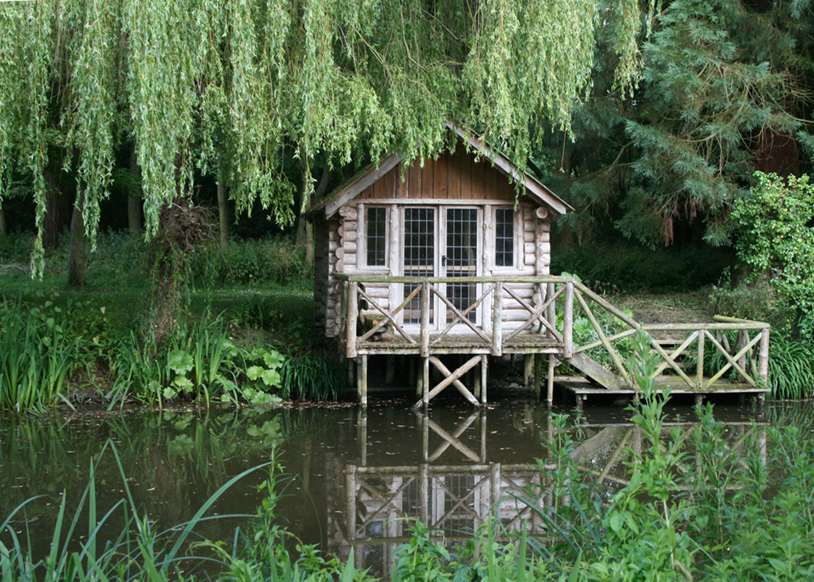 The Grange - the boathouse on the pond 1140x815